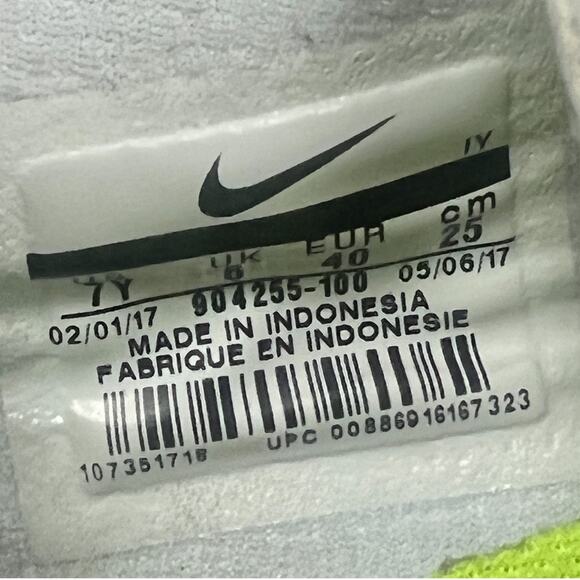 Nike Shoes Free RN White Lace-Up Athletic Running Youth 7 Sneakers Tennis Shoe - Picture 4 of 12